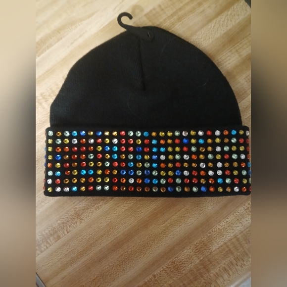 Kurt Geiger NWT Black Beanie With Multi Colored Stones - Picture 4 of 5